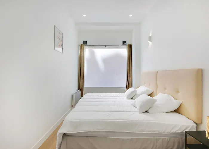 Sublime 2 Bedroom Flat In Paris